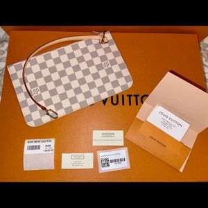 NEW 💯% AUNTH Louis Vuitton Damier Azure Pochette